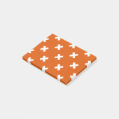 Witte kruisstiften op verbrand sinaasappel post-it® notes (Schuin)