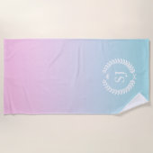 Witte laurelhars op zacht roze tot blauwe ombre strandlaken (Voorkant)