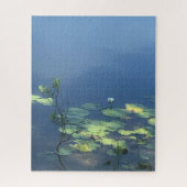 Witte Lelie Bloem op Blauw Water Legpuzzel (Verticaal)