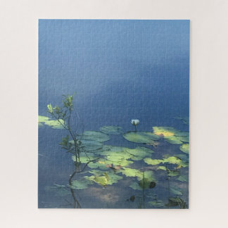 Witte Lelie Bloem op Blauw Water Legpuzzel