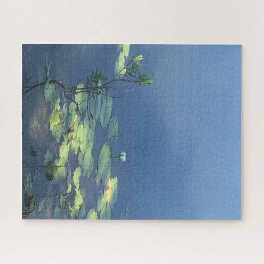 Witte Lelie Bloem op Blauw Water Legpuzzel (Horizontaal)