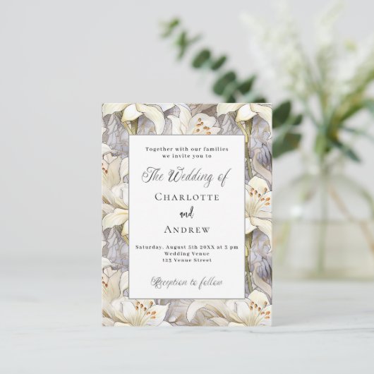 Witte lelies bloemblaadjes zilveren retro bruiloft uitnodiging briefkaart (Staand voorkant)