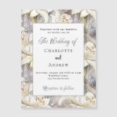 Witte lelies bloemen zilveren retro luxe bruiloft magnetische uitnodiging (Voorkant)