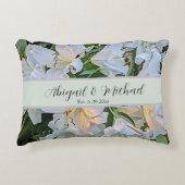 Witte lelies Huwelijk Echtpaar Namen Bloemstuk Accent Kussen (Voorkant)