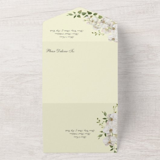 Witte lelies op bleekgeel all in one uitnodiging (Buitenkant)