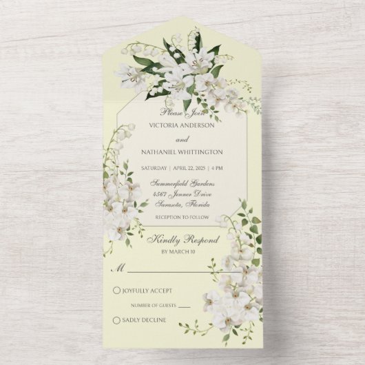 Witte lelies op bleekgeel all in one uitnodiging (Binnen)