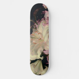Witte lelies op donkere achtergrond bloemschilderi persoonlijk skateboard