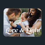 Witte Liefde en Licht Typografie Foto Chanoeka Magneet<br><div class="desc">Liefde en licht | Vier het vreugdevolle Lichtfestival met onze aanpasbare foto Hanukkah magneet! Met deze feestelijke magneet kunt u uw favoriete herinneringen laten zien terwijl u een persoonlijk tintje aan uw vakantiedecor toevoegt. Het is een retro-gedurfde typografie. Personaliseer deze foto Chanoeka kaart door het toevoegen van uw gegevens. Een...</div>