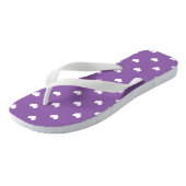 Witte liefdesharten op paars teenslippers (Schuin)