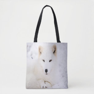 Witte lieve vos in de sneeuw die naar je kijkt tote bag