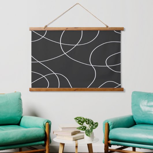 Witte lijnen op zwart hangend wandkleed (Woonkamer)