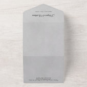 witte lijnenbloemen op lichtgrijze bruiloft all in one uitnodiging (Buitenkant)