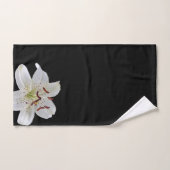 Witte Lily met Paars centrum op zwarte achtergrond Bad Handdoek (Handdoek)