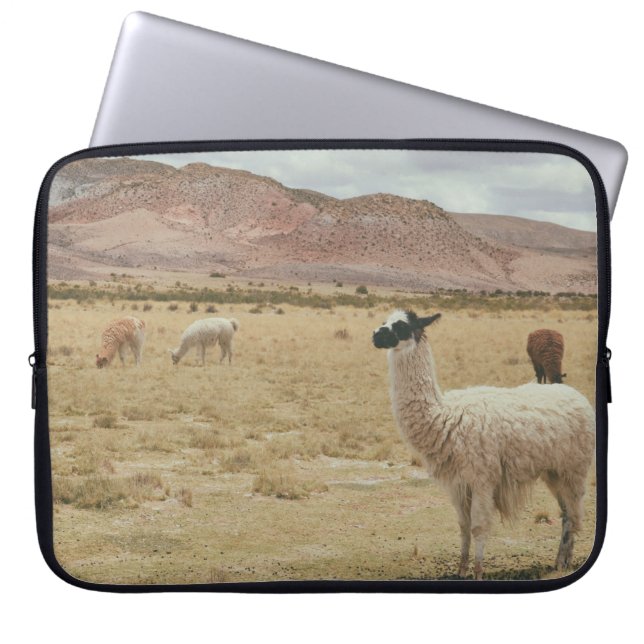 WITTE LLAMA OP BROWN GRASS LAPTOP SLEEVE (Voorkant)