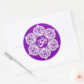 Witte Lotus Bloem Om op Paarse Ronde Sticker (Envelop)
