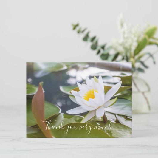 Witte lotusbloem in de vijver bedankkaart (Staand voorkant)