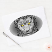 Witte luipaard met gele ogen Ovale Stickers (Envelop)