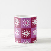 Witte madeliefje op Rood en Roze Patroon dambord Koffiemok (Center)