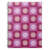 Witte madeliefje op Rood en Roze Patroon dambord Notitieboek (Voorkant)