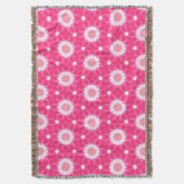 Witte madeliefjes en sterren over roze achtergrond deken (Voorkant Verticaal)