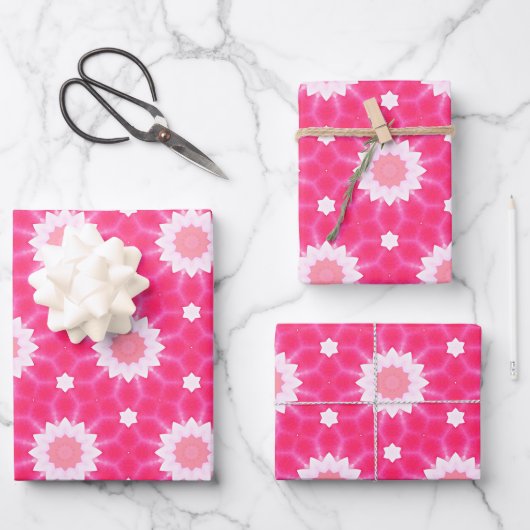 Witte madeliefjes en sterren over roze achtergrond inpakpapier vel (Voorkant)