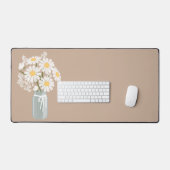 Witte Madeliefjes in Metselaars Pot op Rustieke Be Bureaumat (Keyboard & Muis)