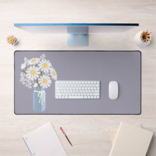 Witte Madeliefjes in Metselaarsglas op Lavendel Bureaumat