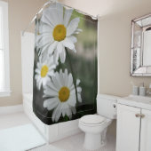 Witte madeliefjes met donkergroen douchegordijn (In situ)