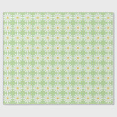 Witte madeliefjes met gele centra op lichtgroen cadeaupapier (Vlak)