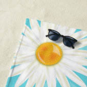 Witte Madeliefjes Op Blauw Met Aangepaste Naam Strandlaken (In situ)