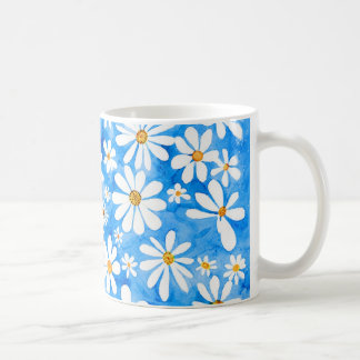 Witte madeliefjes op blauw – waterverf bloempatroo koffiemok