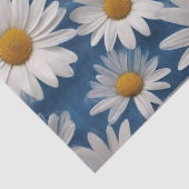 Witte madeliefjes op blauwe achtergrond tissuepapier (Detail)