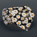 Witte madeliefjes op zwart bloemmotief stropdas<br><div class="desc">Dit stropdas heeft een charmant bloemmotief met witte madeliefjes met gele kernen op een zwarte achtergrond. Perfect voor het man dat houdt van bloemen of vrouwen die graag stropdassen als riem gebruiken. Draag het in stijl! Ontworpen door de wereldberoemde kunstenaar ©Tim Coffey.</div>