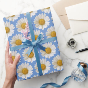 Witte Madeliefjes Patroon op Blauwe Achtergrond Cadeaupapier