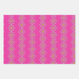 Witte madeliefketting op hete roze achtergrond inpakpapier vel