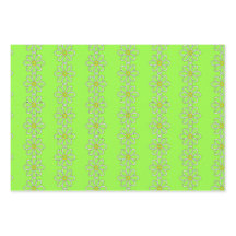 Witte madeliefketting op lime groene achtergrond