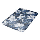Witte Magnolia bloemen, blauwe achtergrond Badmat (Gekanteld)