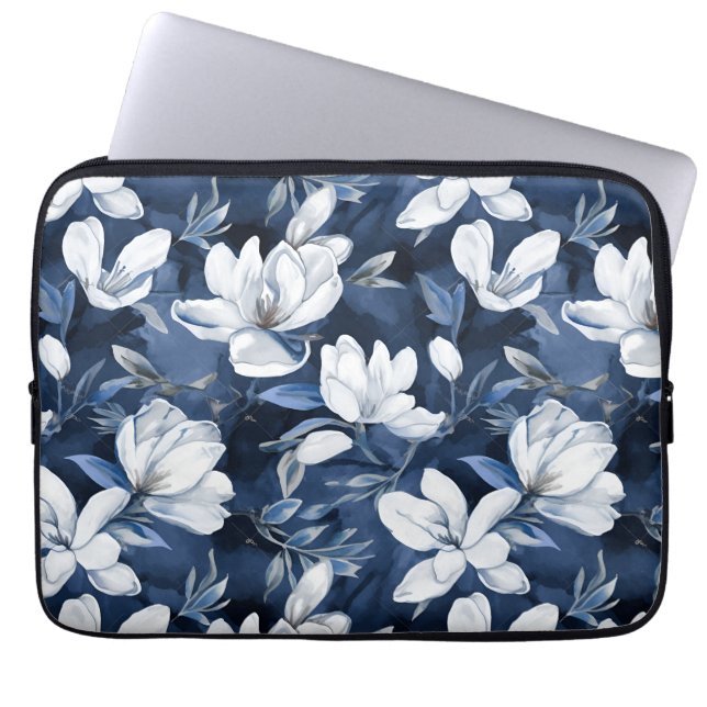 Witte Magnolia bloemen, blauwe achtergrond Laptop Sleeve (Voorkant)