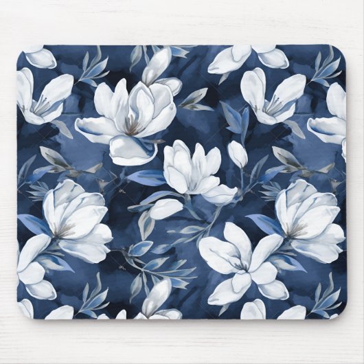 Witte Magnolia bloemen, blauwe achtergrond Muismat (Voorkant)