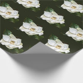 Witte Magnolia Close-up Groene achtergrond Cadeaupapier (Hoek)