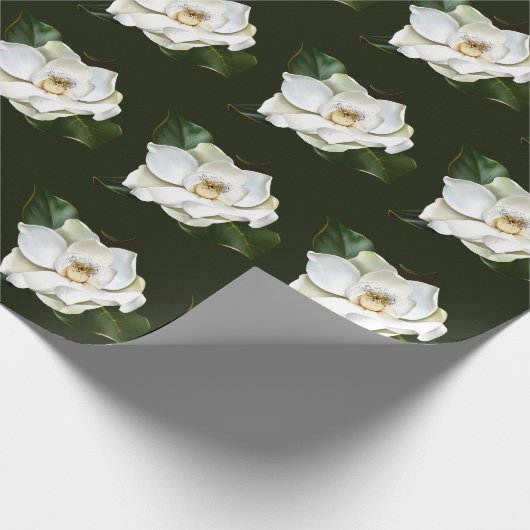 Witte Magnolia Close-up Groene achtergrond Cadeaupapier (Hoek)