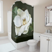 Witte Magnolia Close-up Groene achtergrond Douchegordijn (In situ)