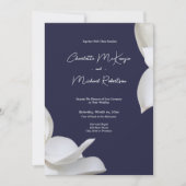 Witte Magnolia Elegante Bloemen op Navy Wedding Kaart (Voorkant)