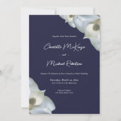 Witte Magnolia Elegante Bloemen op Navy Wedding Kaart (Voorkant)