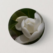 witte magnolia flower buis ronde button 5,7 cm (Voorkant)