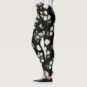 Witte Magnolia Flowers op zwarte Leggings (Links)