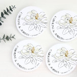Witte Magnolia Illustratie Bruiloft Aangepaste Naa Ronde Kartonnen Onderzetter<br><div class="desc">Mooie Zuid-geïnspireerde bruiloft papieren onderzetters met een geïllustreerde witte magnolia omlijst door chique typografie in een moderne lay-out.</div>