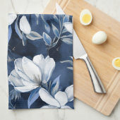 Witte Magnolia Patroon op middernacht achtergrond, Theedoek (Quarter Fold)