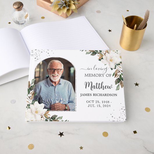 Witte Magnolias Floral Memorial Begrafenisfoto Gastenboek (Voorkant open)