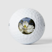 Witte Magnoliebloem en een bij op golfbal Golfballen (Voorkant)